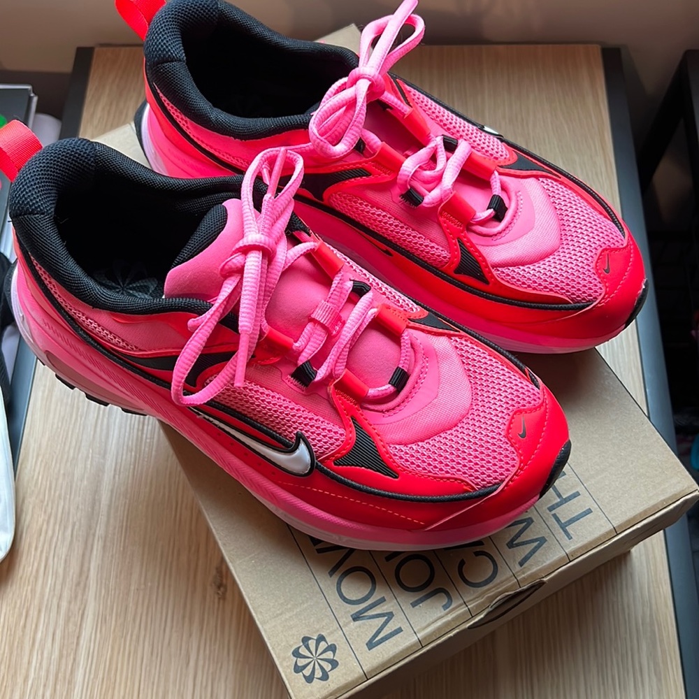 NEW! Nike Air Max Bliss Running Sneakers Laser Pink Women's size 7.5
